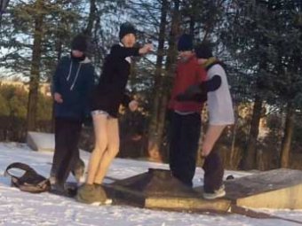 Скандал: в Ржеве подростки выложили видео, как они греют гениталии над вечным огнем