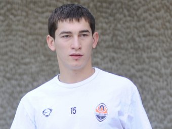 Украинский футболист едва не снес голову сопернику в матче с Молдовой