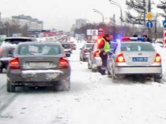 На улице Москвы водитель "подрезал" прокурора и пырнул его ножом в живот