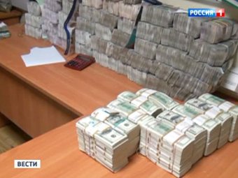 Во "Внуково" спецназ задержал банду "черных инкассаторов" с 350 кг денег