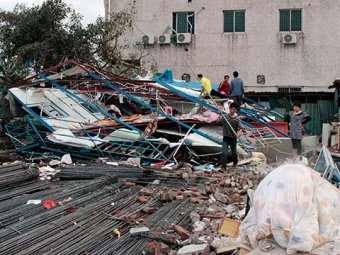 В Китае град размером с теннисный мяч разрушил тысячи домов