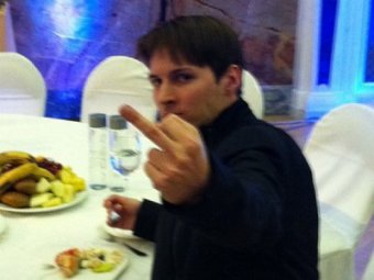 СМИ: Павел Дуров, возможно, преднамеренно сбил инспектора ГИБДД, провезя его на капоте