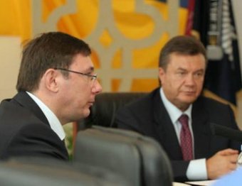 Янукович помиловал экс-главу МВД Луценко