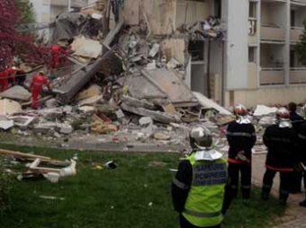 Три человека погибли и 14 пострадали от взрыва в жилом доме во Франции