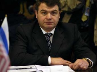 СМИ: Пузиков пытается спасти своего тестя Сердюкова от уголовного дела
