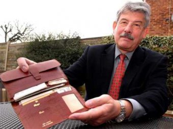 Мужчина получил невредимым свой кошелёк, потерянный 35 лет назад