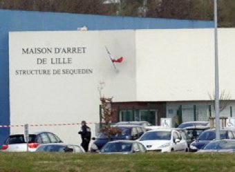 Во Франции зек сбежал из тюрьмы, взорвав стену камеры