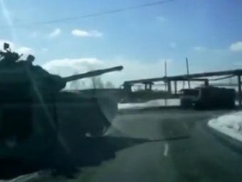 В Нижнем Тагиле водители снова жалуются на танки, нарушающие ПДД