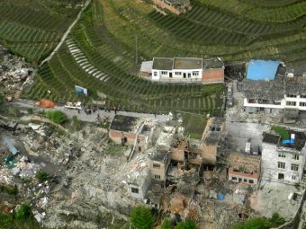 Мощное землетрясение в Китае: 156 погибших, свыше 6000 раненых