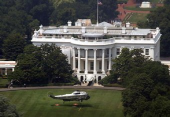 В Twitter агентства АР появилось соообщение, что в Белом доме прогремели взрывы, Обама ранен