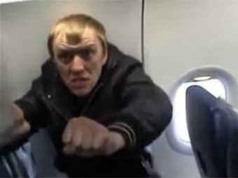 Наркоман устроил дебош в самолете на рейсе Москва-Анапа