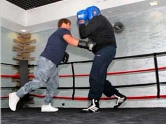 Кадыров на ринге "выбил" из министра спорта раскаяние за ветхое здание