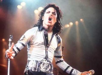 Покойного Майкла Джексона снова обвинили в педофилии и сексуальном насилии