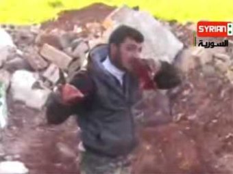 Командир сирийских боевиков объяснил, зачем на камеру съел сердце убитого солдата