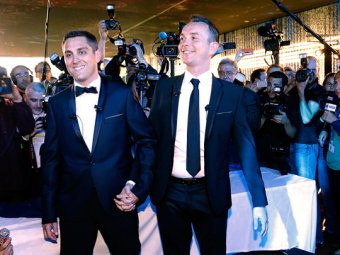 Во Франции со скандалом состоялась первая гей-свадьба