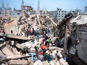 Под рухнувшим 2 недели назад зданием в Бангладеш нашли выжившую