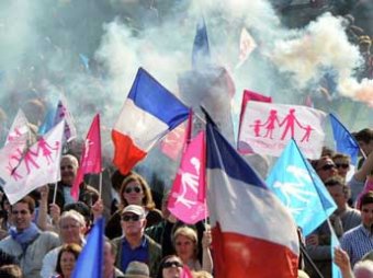 В Париже на митинг вышел миллион разъяренных гомофобов, арестованы 350 человек