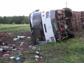 Автобус из Казахстана разбился под Самарой: более 20 человек пострадали