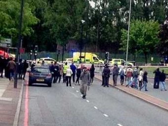 Исламисты обезглавили солдата на улице Лондона, требуя у прохожих снять это на видео