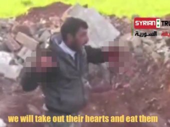В Сирии повстанец перед телекамерой вырезал у солдата сердце и съел