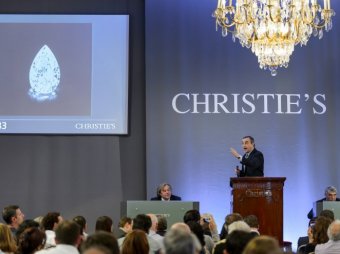 На аукционе Christie"s редкий бриллиант продан за рекордные ,7 млн
