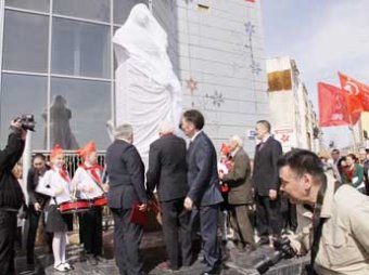 В Якутии ко Дню Победы открыли третий памятник Сталину