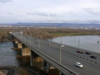 В Красноярске девушка устроила ДТП и сбросилась с моста
