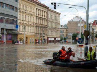 Катастрофическое наводнение в Праге: затоплены 50 станций метро, началась эвакуация жителей
