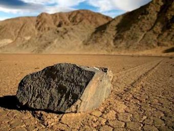 Ученые раскрыли тайну камней-путешественников из Долины Смерти