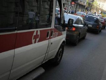 В Петербурге автобус задавил женщину на тротуаре