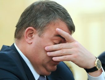 СМИ: Сердюков раздавал миллионные премии своим замам из выплат уволенным офицерам