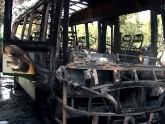 В Пакистане боевики взорвали автобус и больницу: 23 погибших