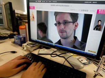 Экс-сотрудник ЦРУ Сноуден попросил в Москве политического убежища у Эквадора