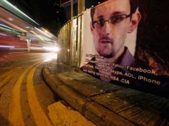 Эдвард Сноуден не может покинуть Москву из-за Эквадора