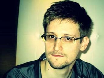 Сноуден "завис" в "Шереметьево" из-за аннулированного паспорта