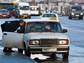 Московские депутаты предлагают конфисковать машины у нелегальных таксистов