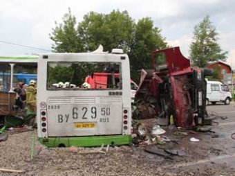 Водителю протаранившего автобус с детьми "КамАЗа" предъявлено обвинение