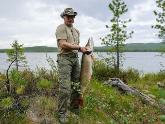 Блогеры: фото Путина с щукой являются "консервированными"