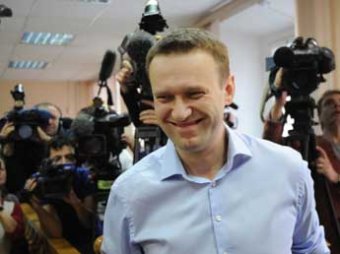 Суд освободил Навального и Офицерова из СИЗО