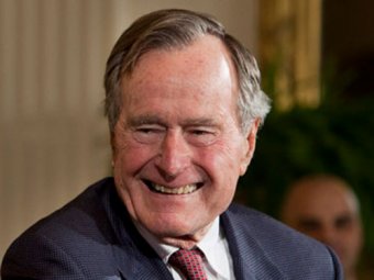 Джордж Буш побрился наголо ради больного ребёнка