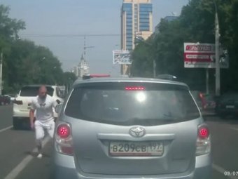 В Воронеже на дороге уроженец Кавказа напал на автомобилиста
