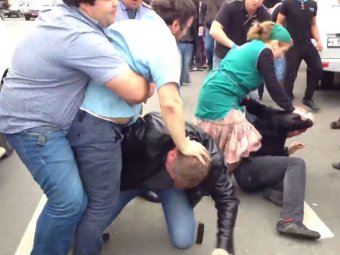В Москве родственники подозреваемого в изнасиловании дагестанца избили полицейского (ВИДЕО)
