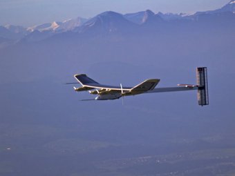 Самолет на солнечных батареях впервые совершил перелет через США