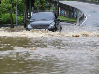 Торонто атаковали сильнейшие ливни: город погрузился под воду