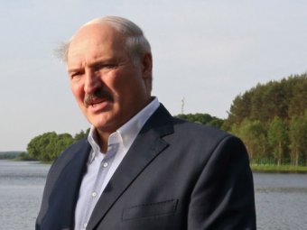 Лукашенко поймал в Припяти 57-килограммового сома