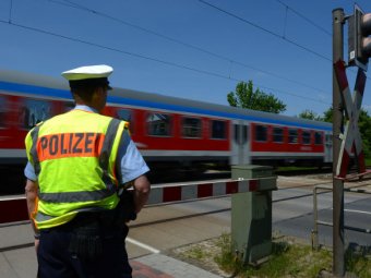 В Германии поезд протаранил грузовик: 26 пострадавших