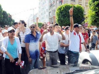 В Тунисе прервали авиасообщение из-за убийства политика