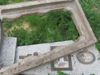 Вандалы разрушили и разграбили 77 могил в Пермском крае