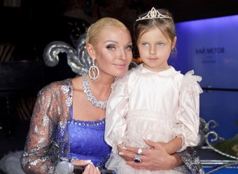Фотографии обнаженной Волочковой с голой дочерью появились в Интернете