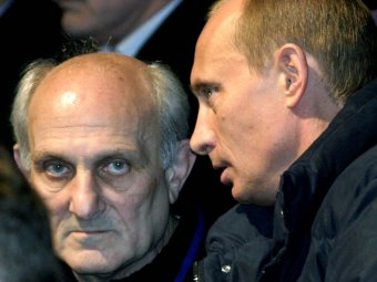 Путин простился со своим тренером по дзюдо и пошел гулять без охраны